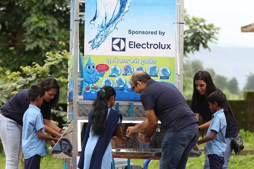 Electrolux volunteers showing children how to wash their hands min